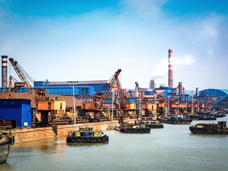 petroleum-gas-container-ship-oil-refinery-background-energy-nautical-transportation 800x600